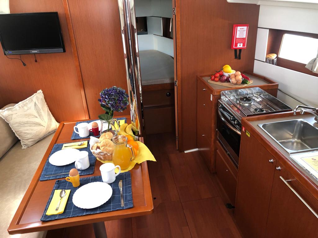 Oceanis 38.1 — photo 9