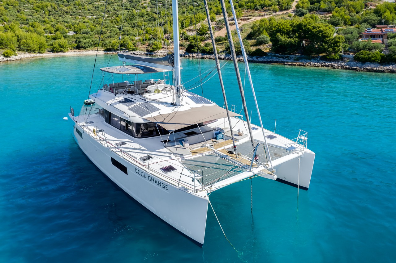 Lagoon 560 — photo 1