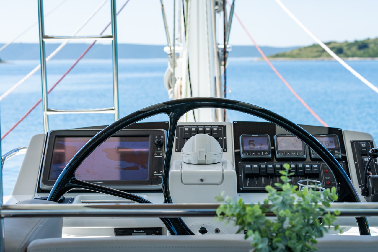 Lagoon 560 — photo 17
