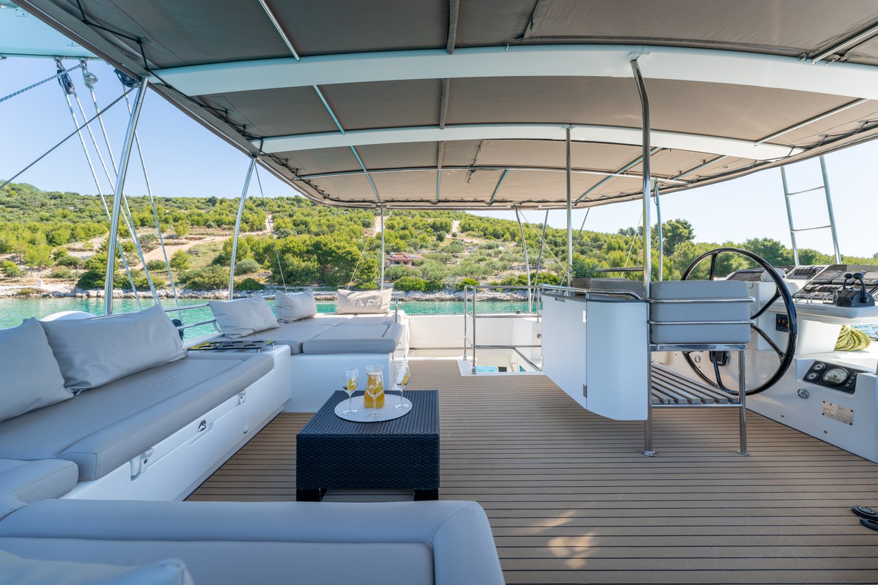 Lagoon 560 — photo 19