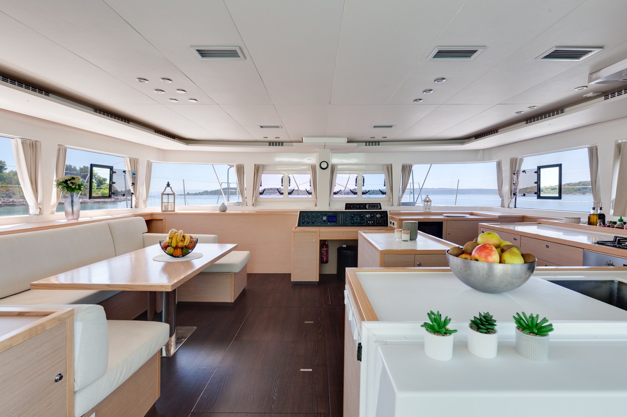 Lagoon 560 — photo 21