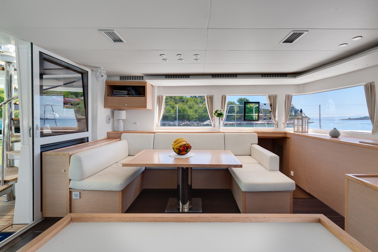 Lagoon 560 — photo 25