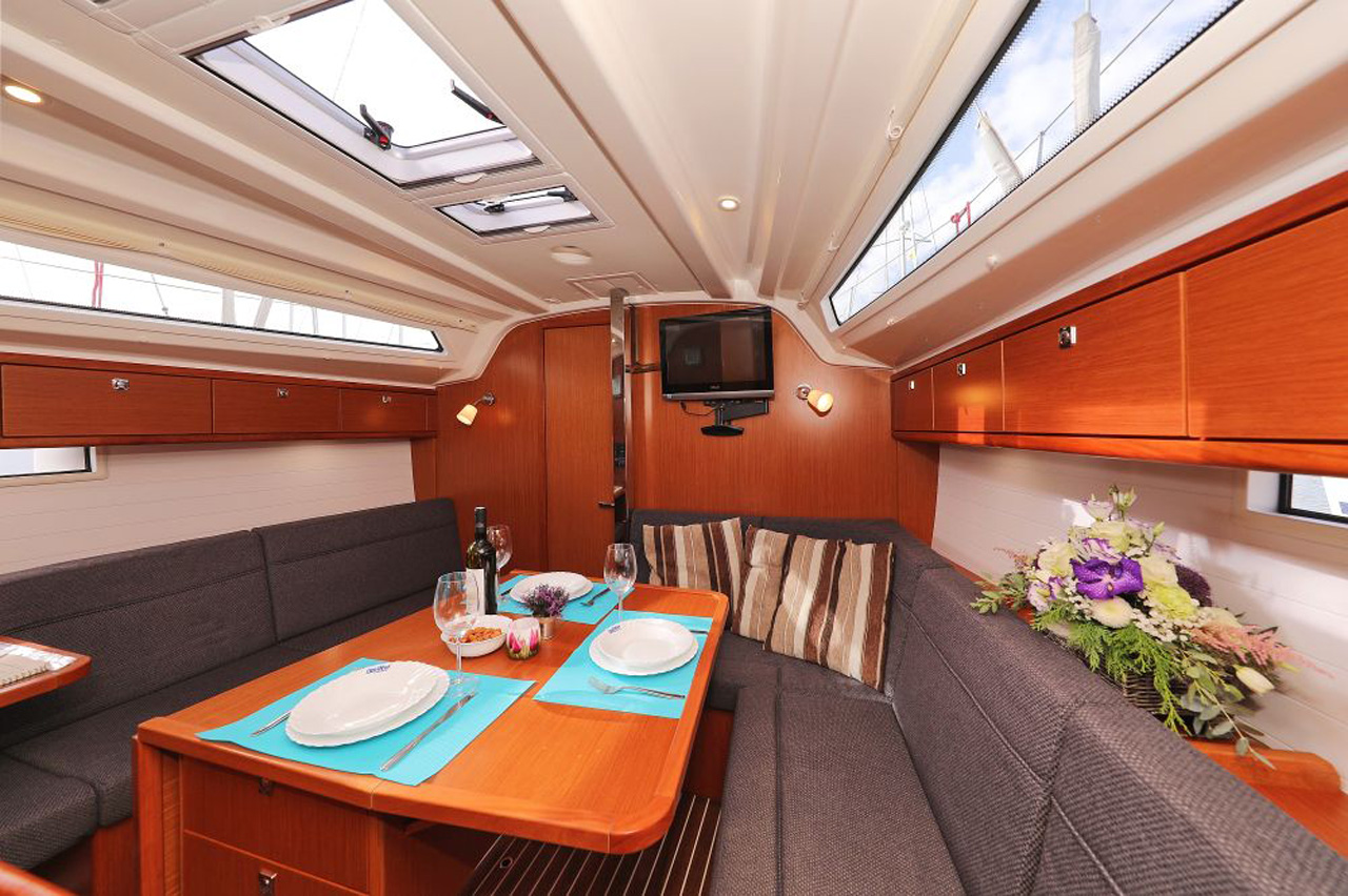 Bavaria Cruiser 37 - 3 cab. — photo 11