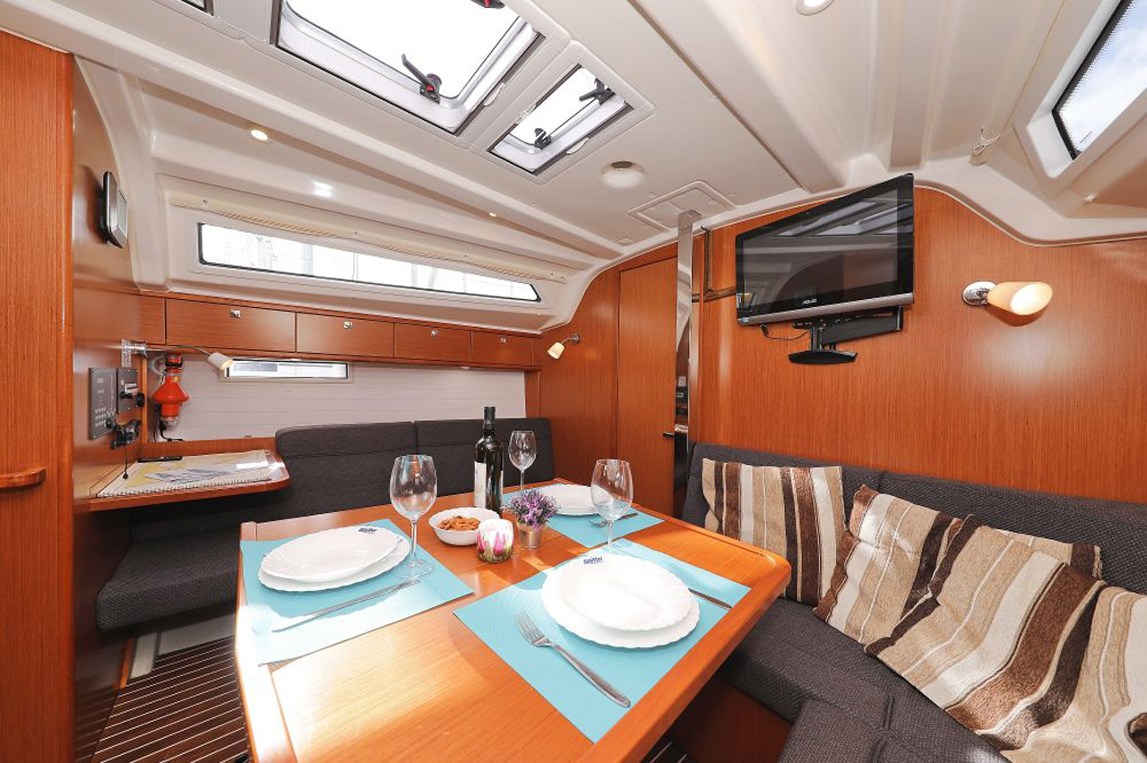 Bavaria Cruiser 37 - 3 cab. — photo 12