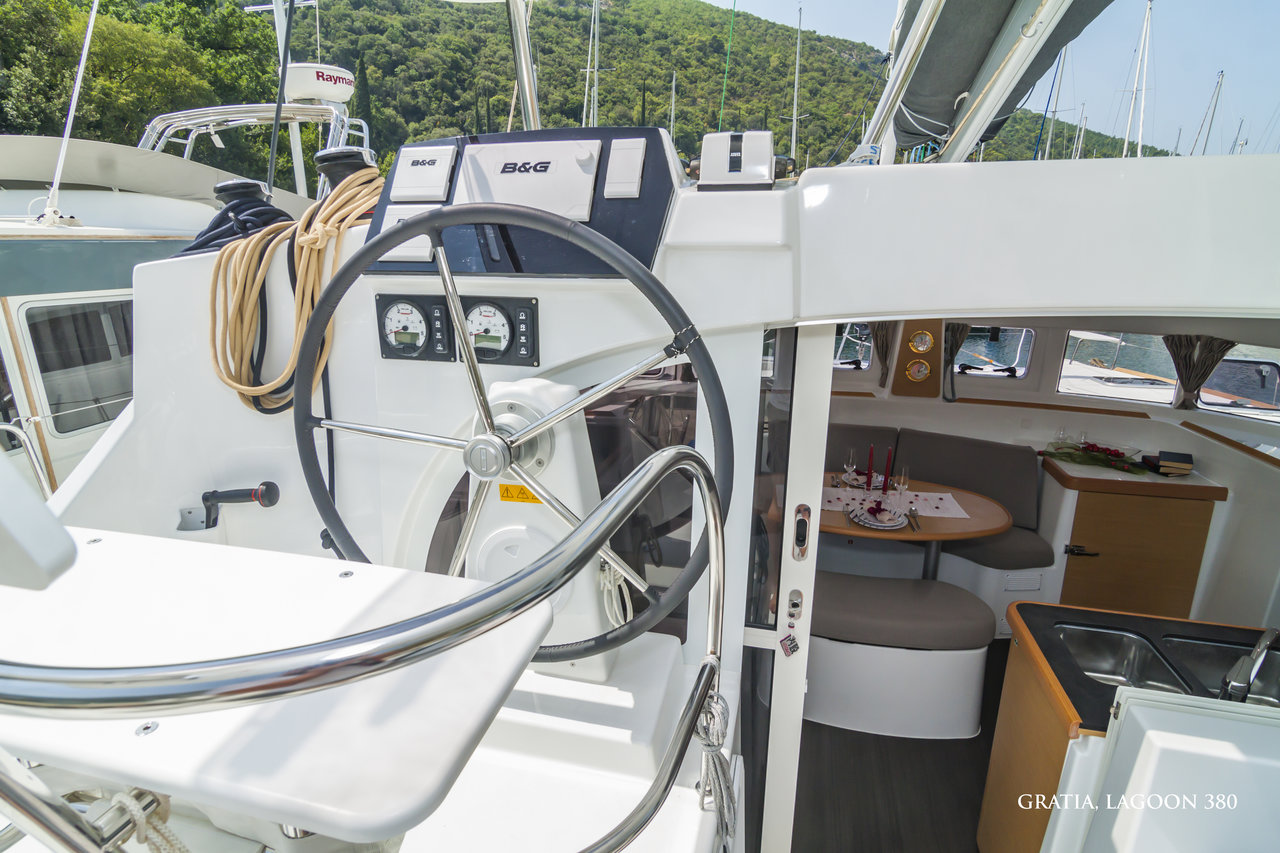 Lagoon 380 - 4 cab. — photo 8