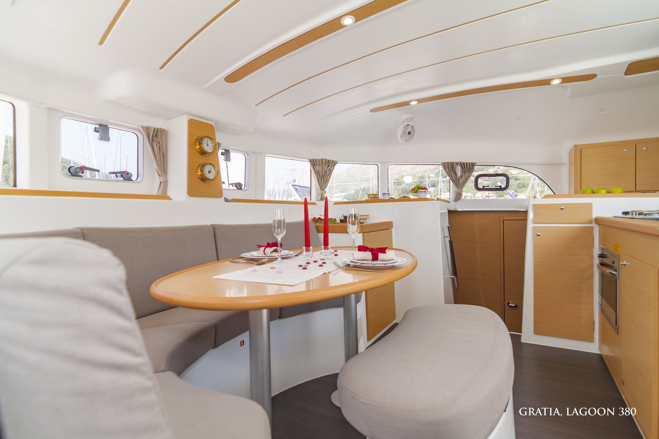 Lagoon 380 - 4 cab. — photo 10