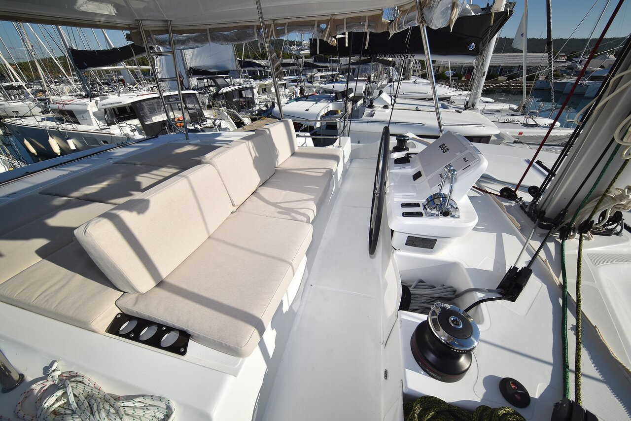 Lagoon 50 - 6 + 1 cab. — photo 9