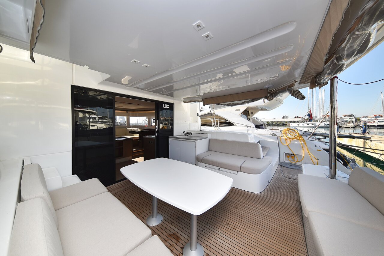 Lagoon 50 - 6 + 1 cab. — photo 12