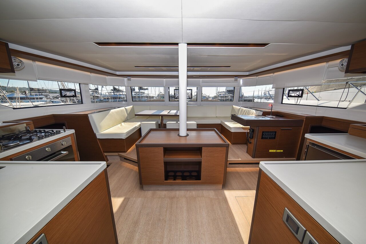 Lagoon 50 - 6 + 1 cab. — photo 16