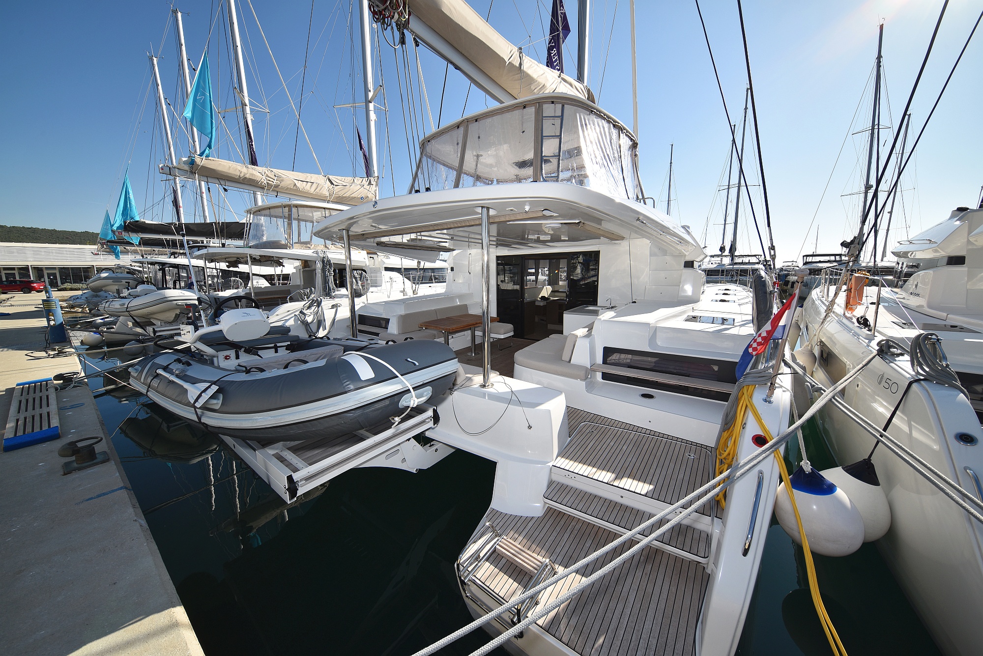Lagoon 50 - 6 + 1 cab. — photo 1