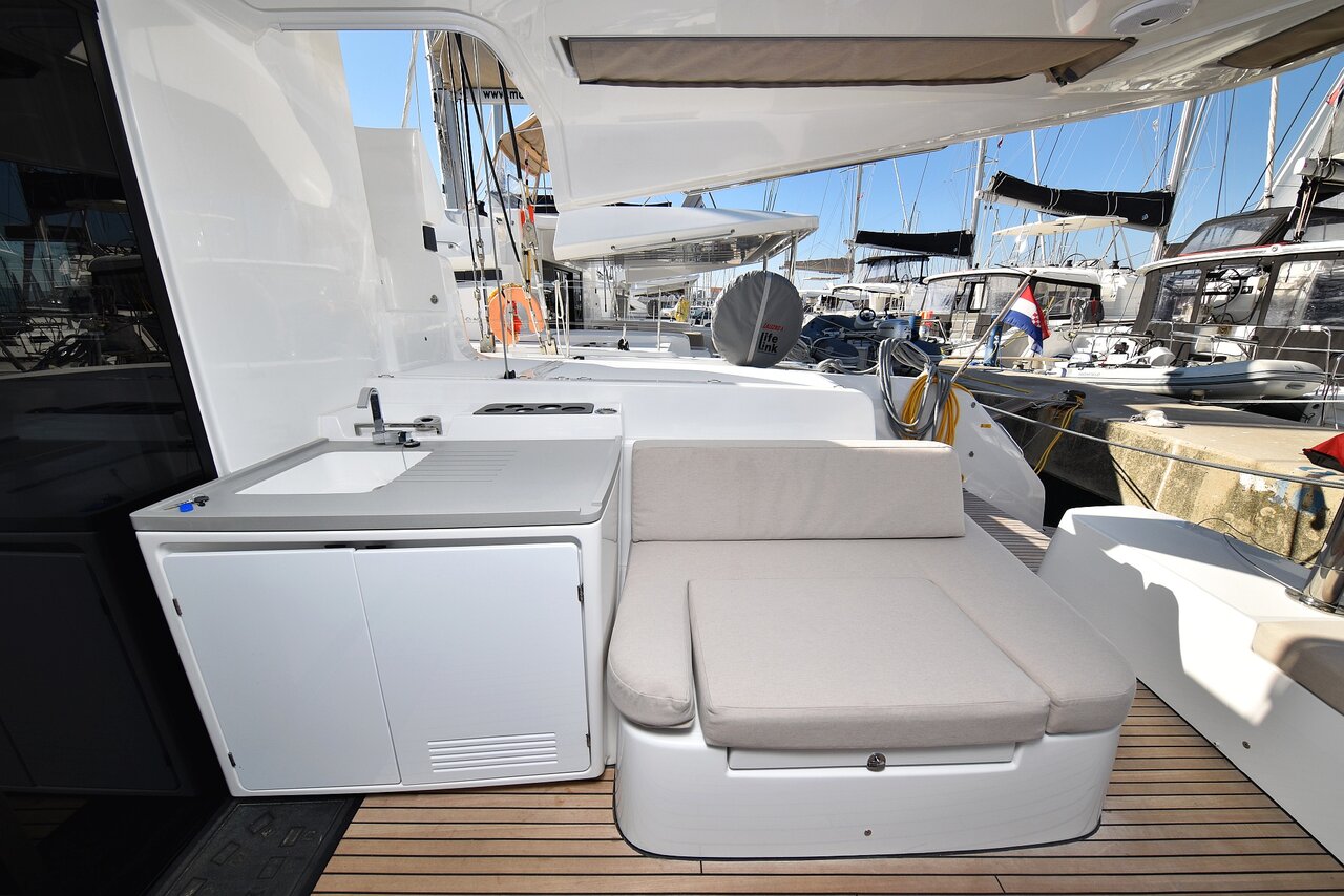 Lagoon 50 - 6 + 1 cab. — photo 11