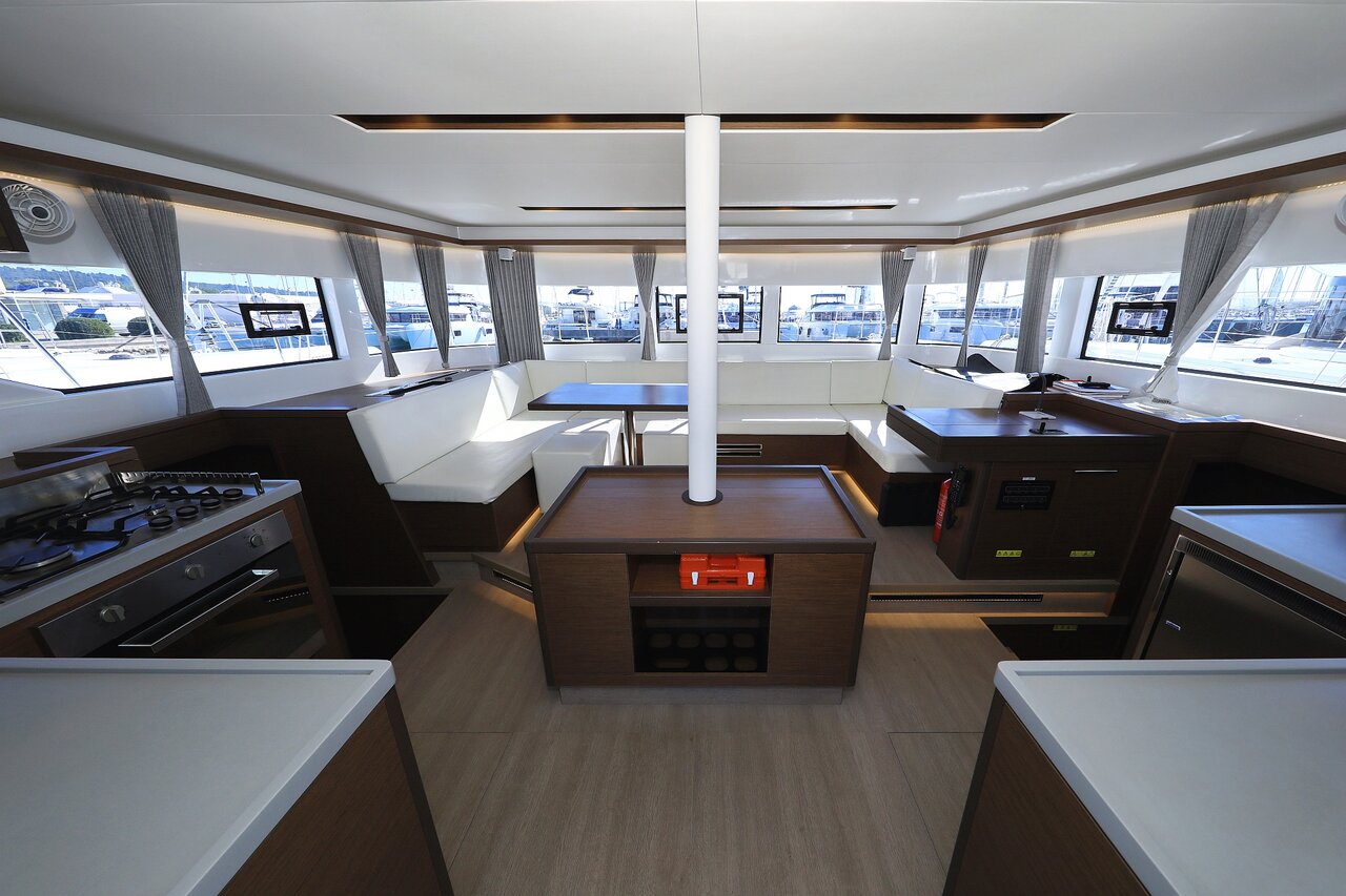 Lagoon 50 - 6 + 1 cab. — photo 15