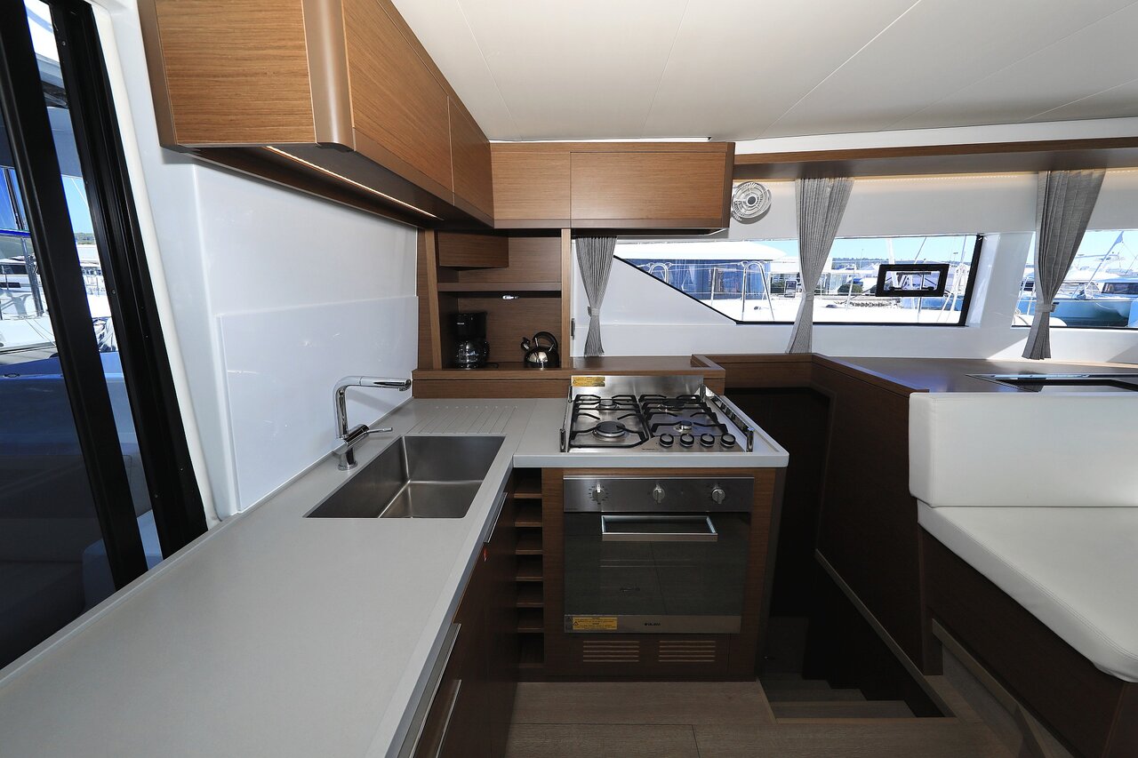 Lagoon 50 - 6 + 1 cab. — photo 17