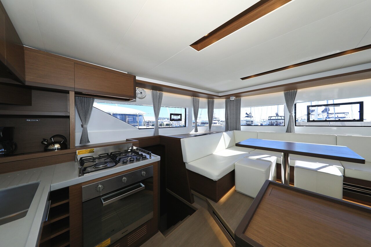 Lagoon 50 - 6 + 1 cab. — photo 18