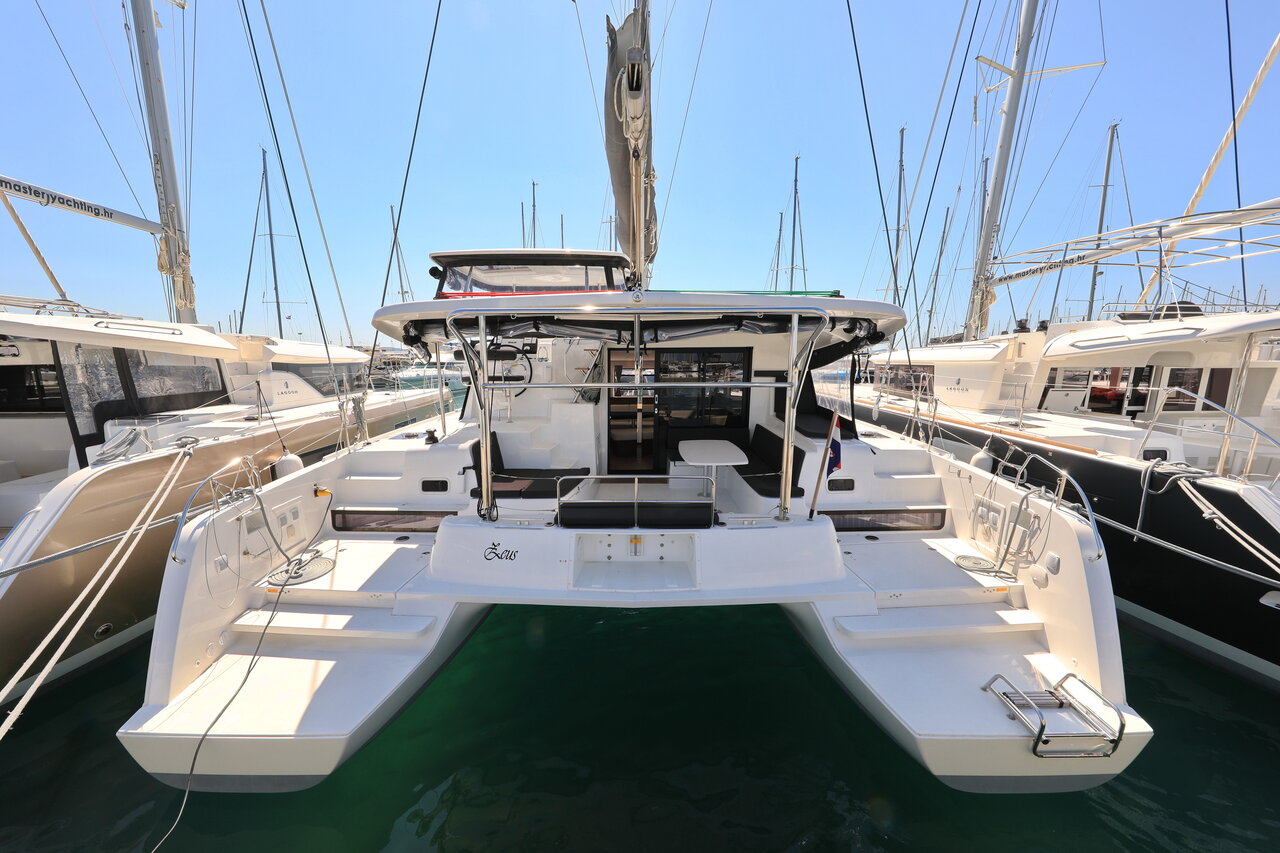Lagoon 42 - 4 + 2 cab. — photo 1