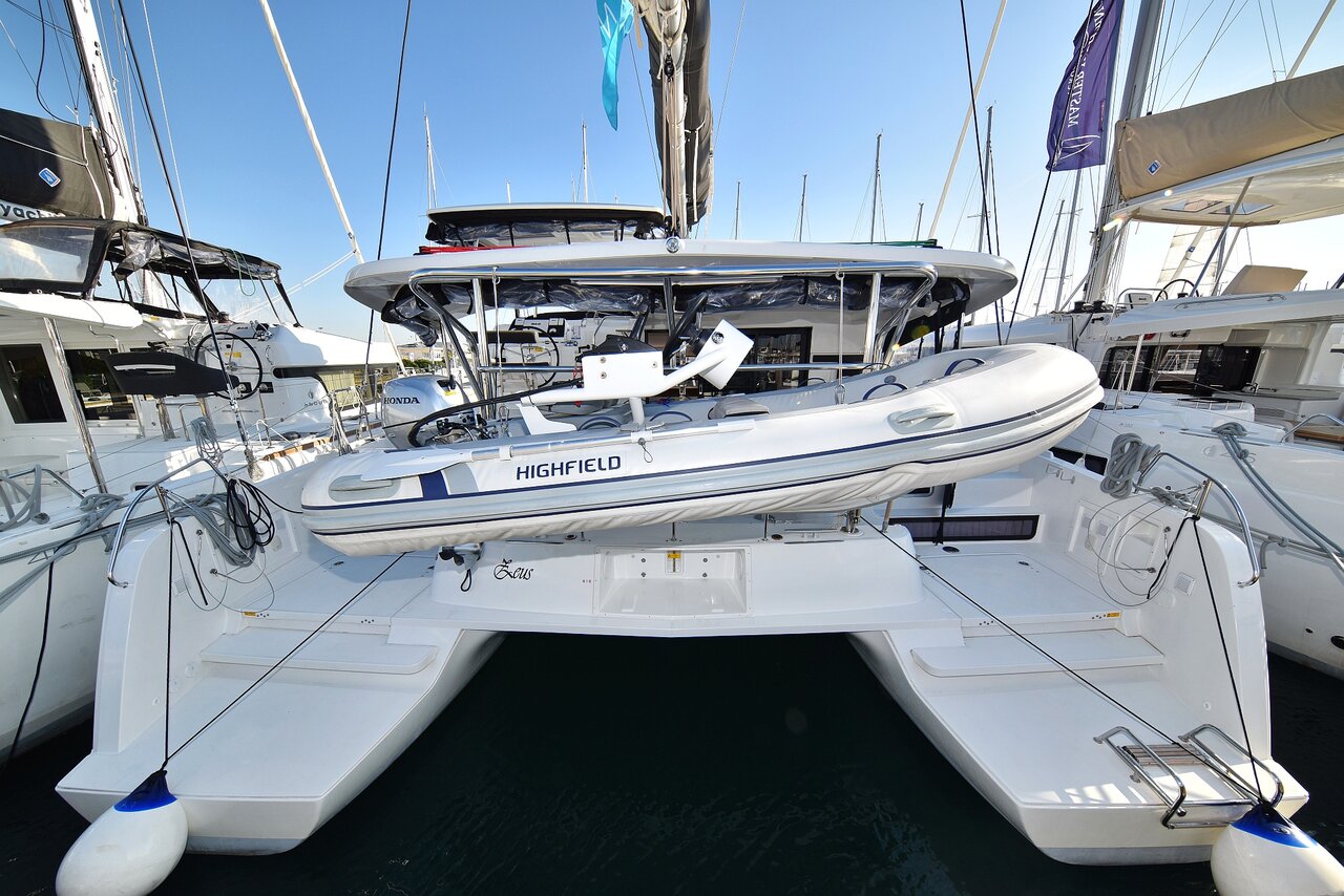 Lagoon 42 - 4 + 2 cab. — photo 3