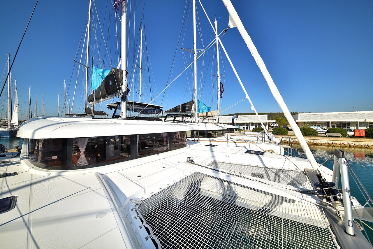 Lagoon 42 - 4 + 2 cab. — photo 8