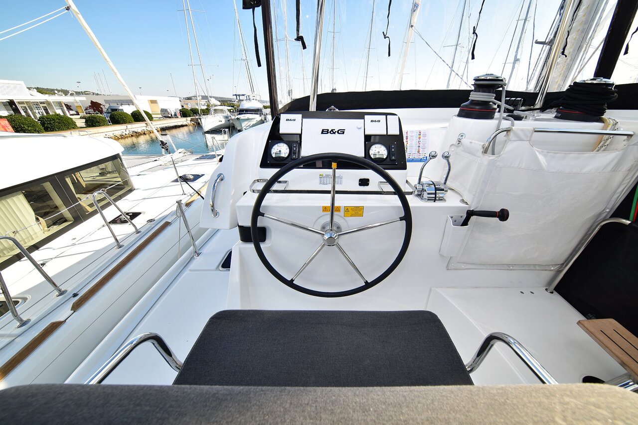 Lagoon 42 - 4 + 2 cab. — photo 11