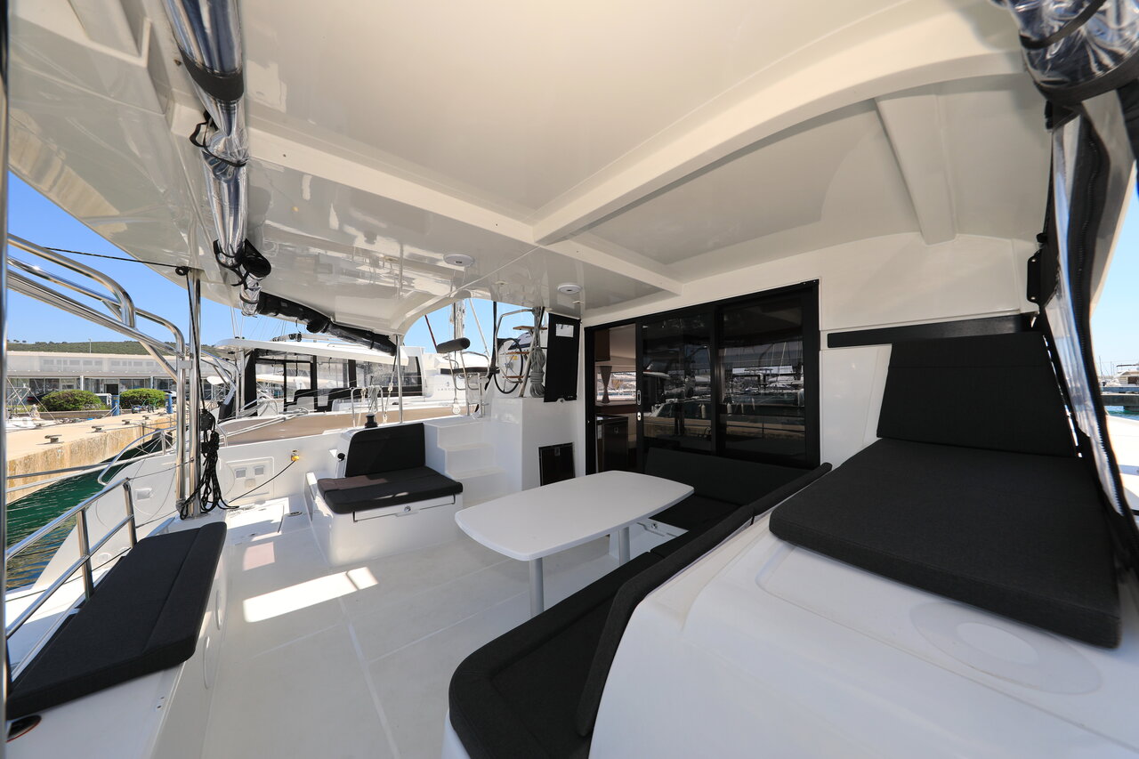 Lagoon 42 - 4 + 2 cab. — photo 13