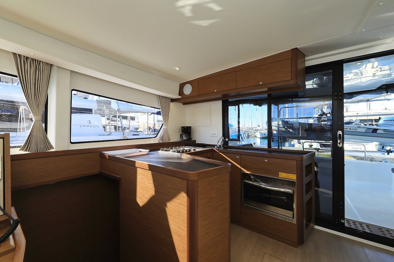 Lagoon 42 - 4 + 2 cab. — photo 20