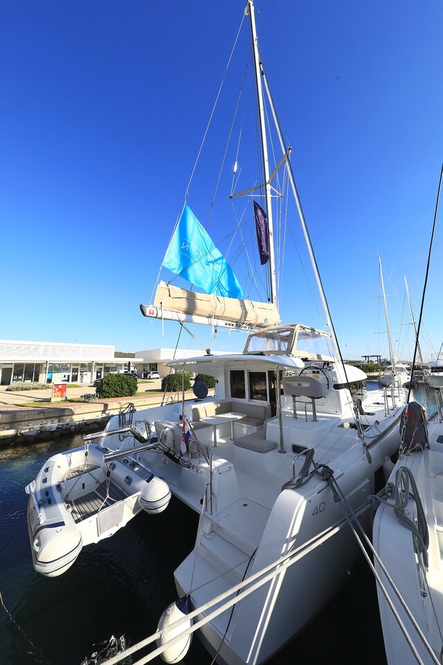 Lagoon 40 - 4 + 2 cab — photo 4