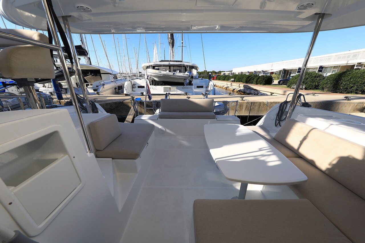 Lagoon 40 - 4 + 2 cab — photo 9