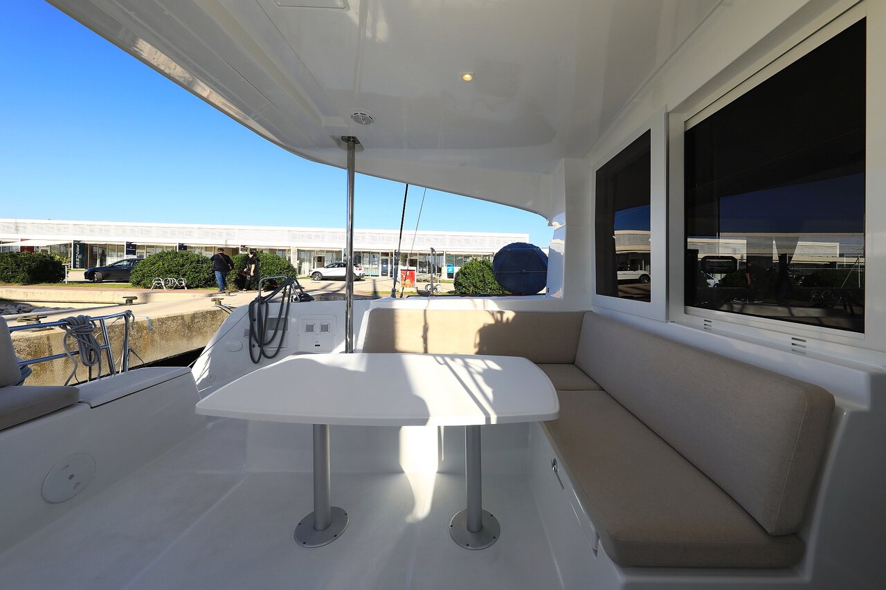 Lagoon 40 - 4 + 2 cab — photo 10