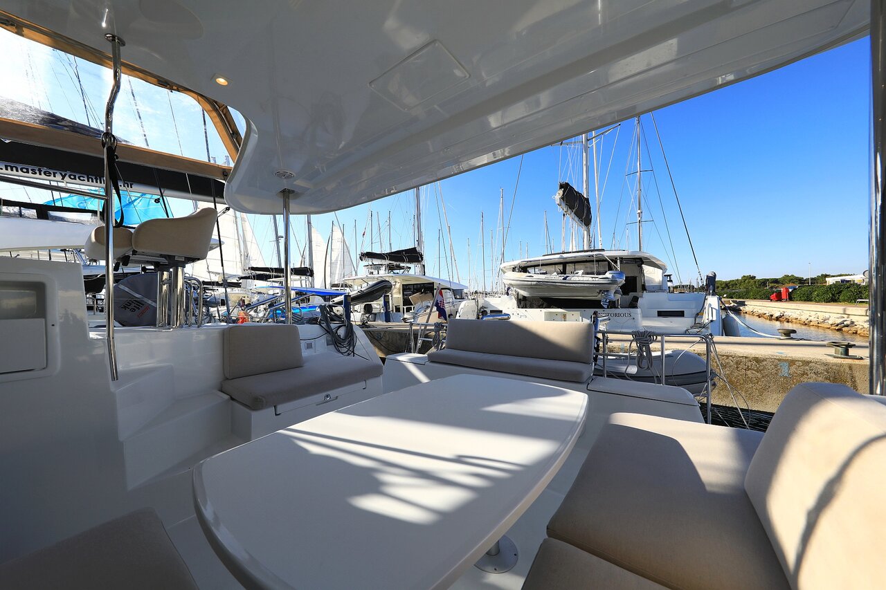 Lagoon 40 - 4 + 2 cab — photo 11