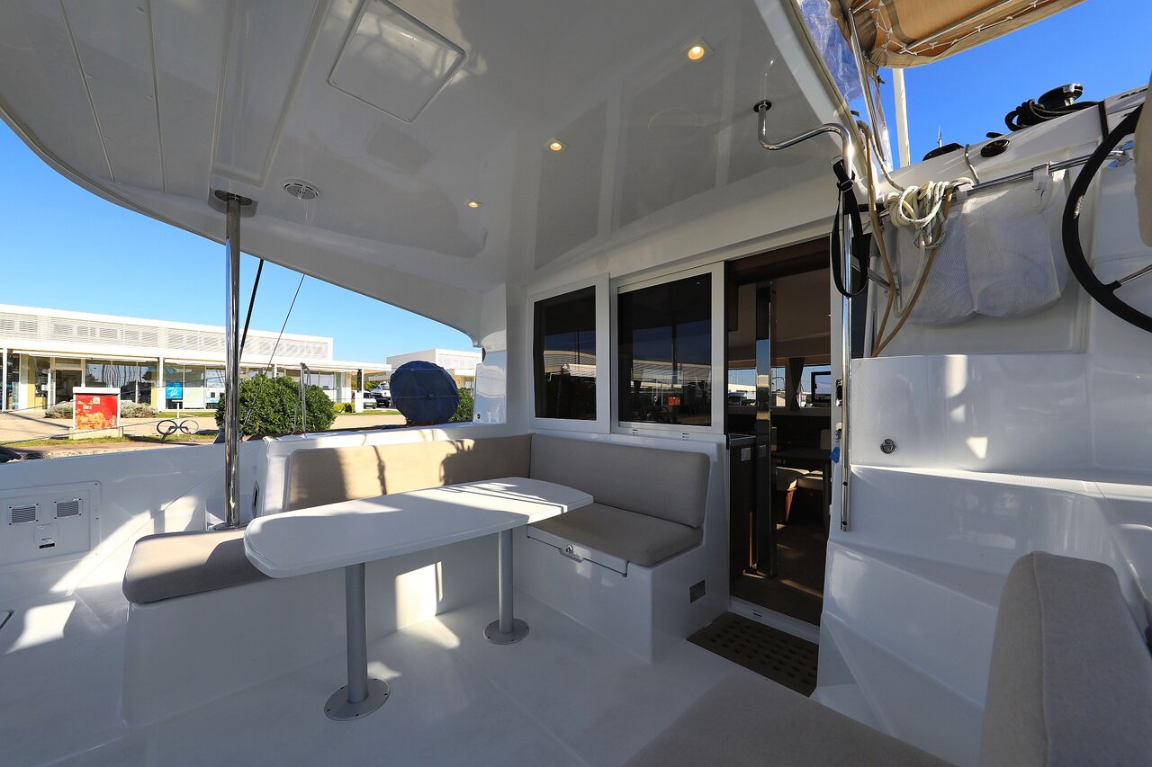 Lagoon 40 - 4 + 2 cab — photo 12