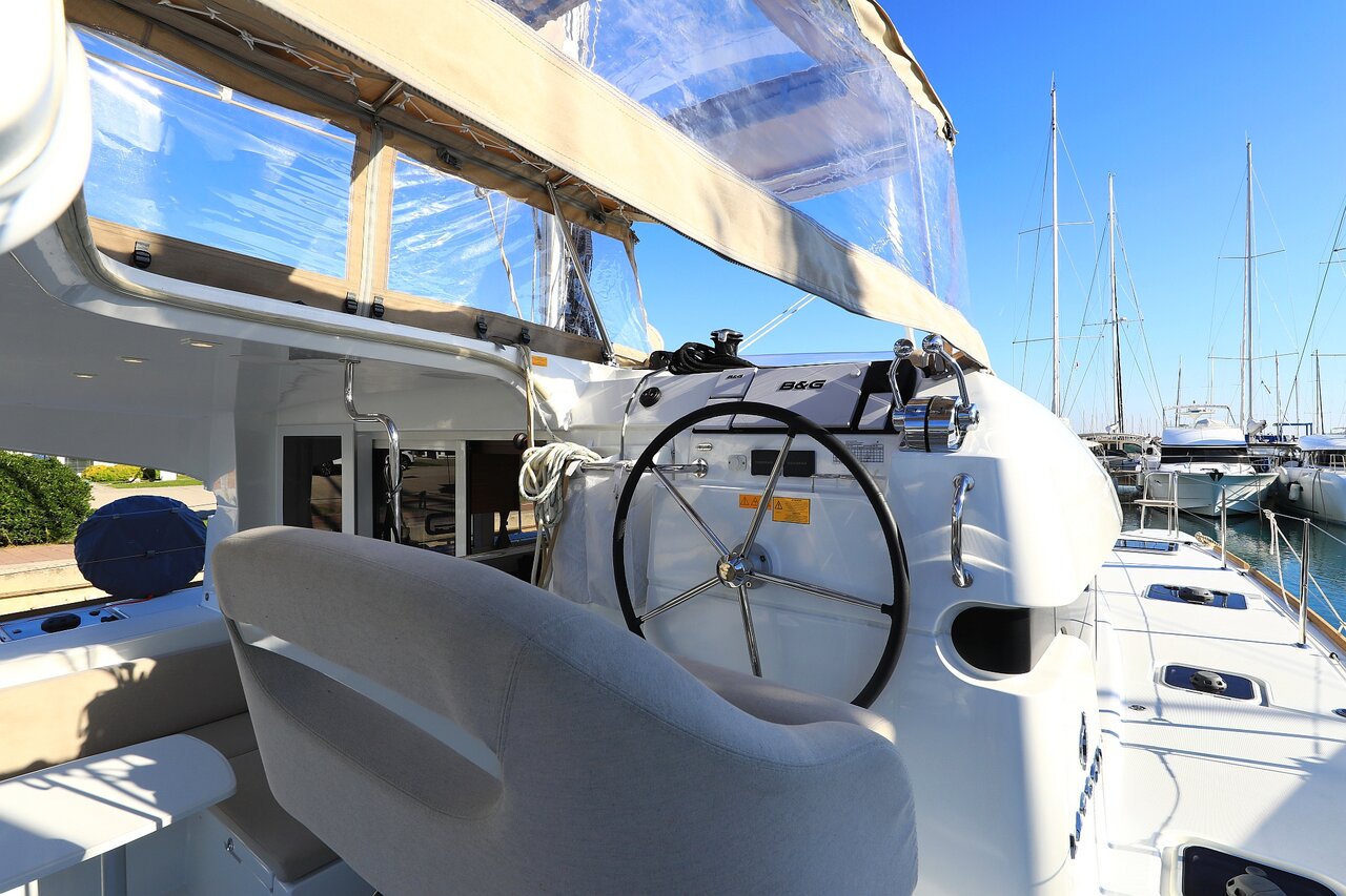 Lagoon 40 - 4 + 2 cab — photo 14
