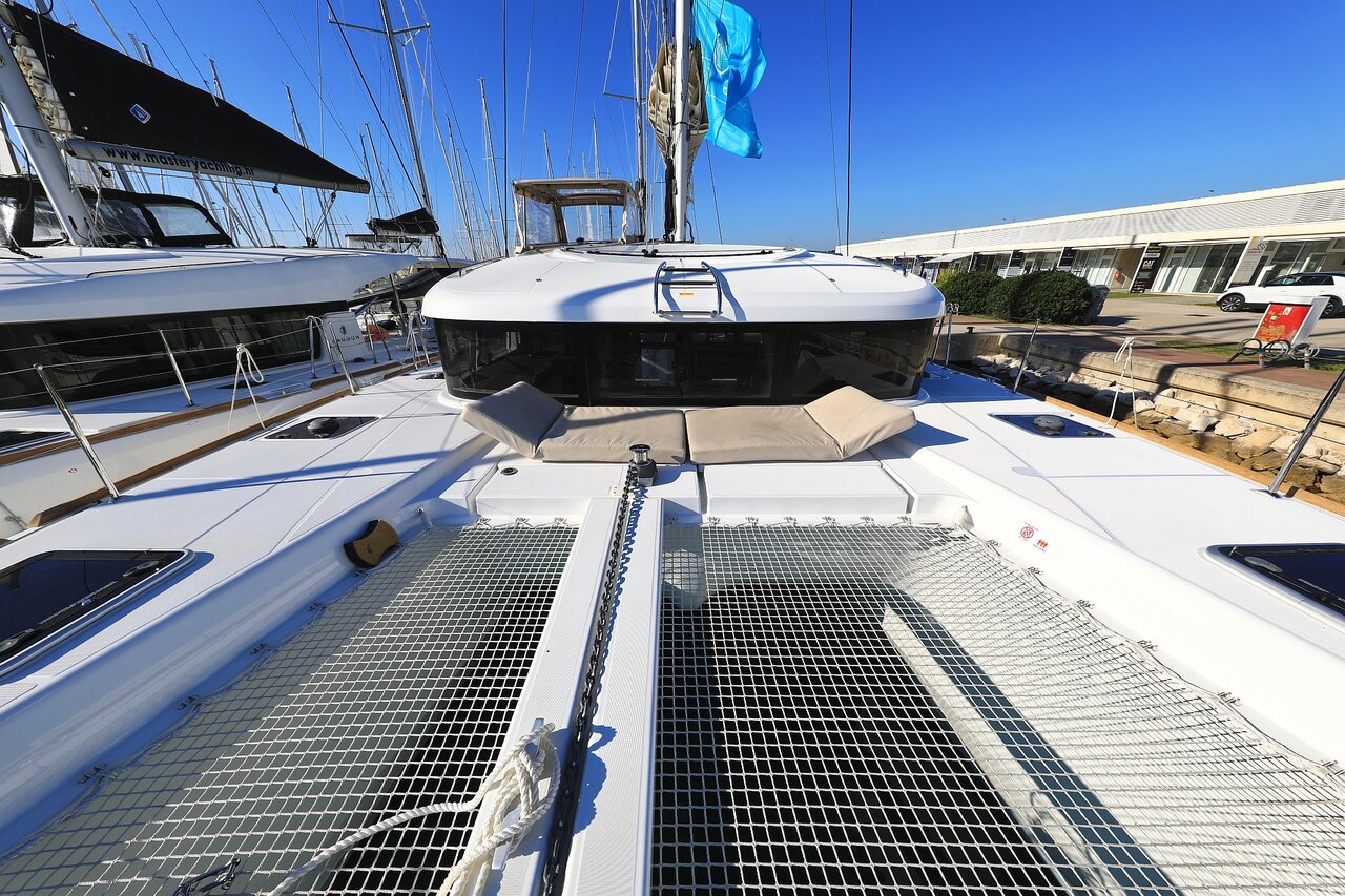 Lagoon 40 - 4 + 2 cab — photo 18