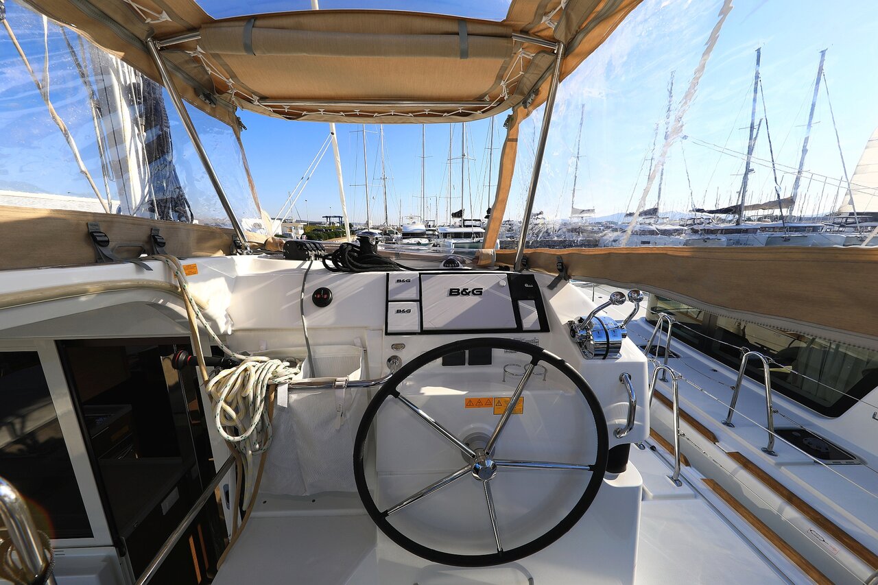Lagoon 40 - 4 + 2 cab — photo 22