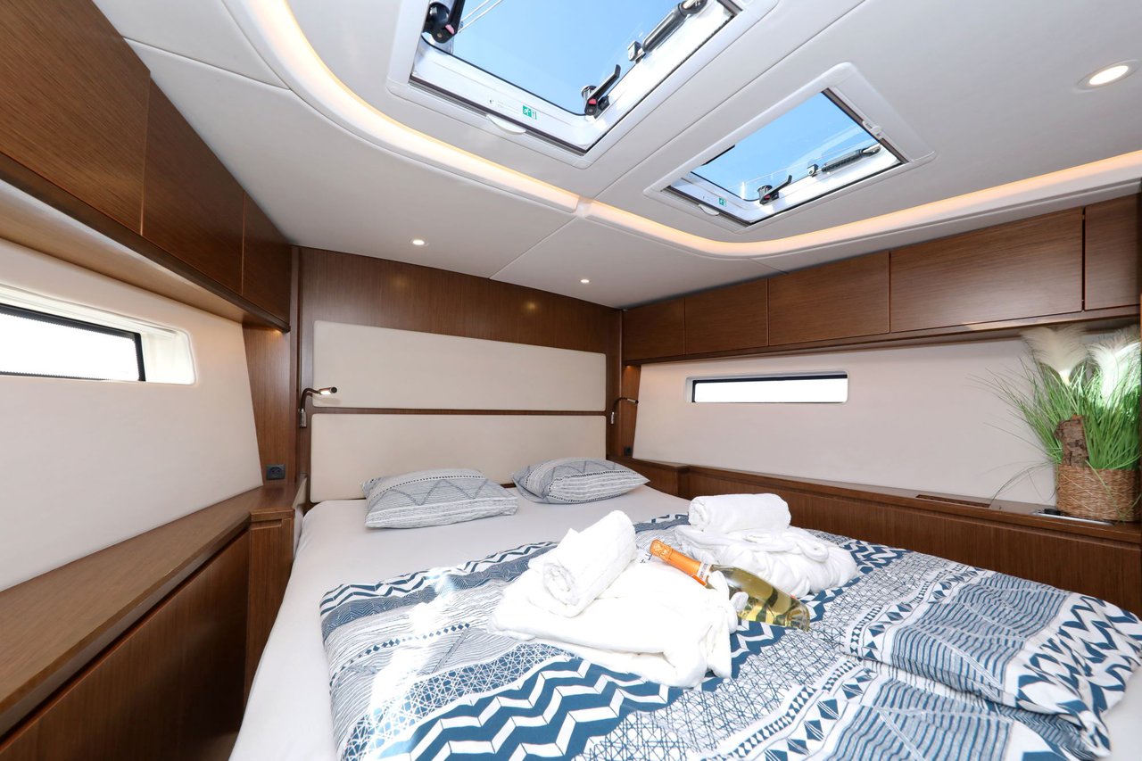 Bavaria C57 - 3 + 1 cab. — photo 14