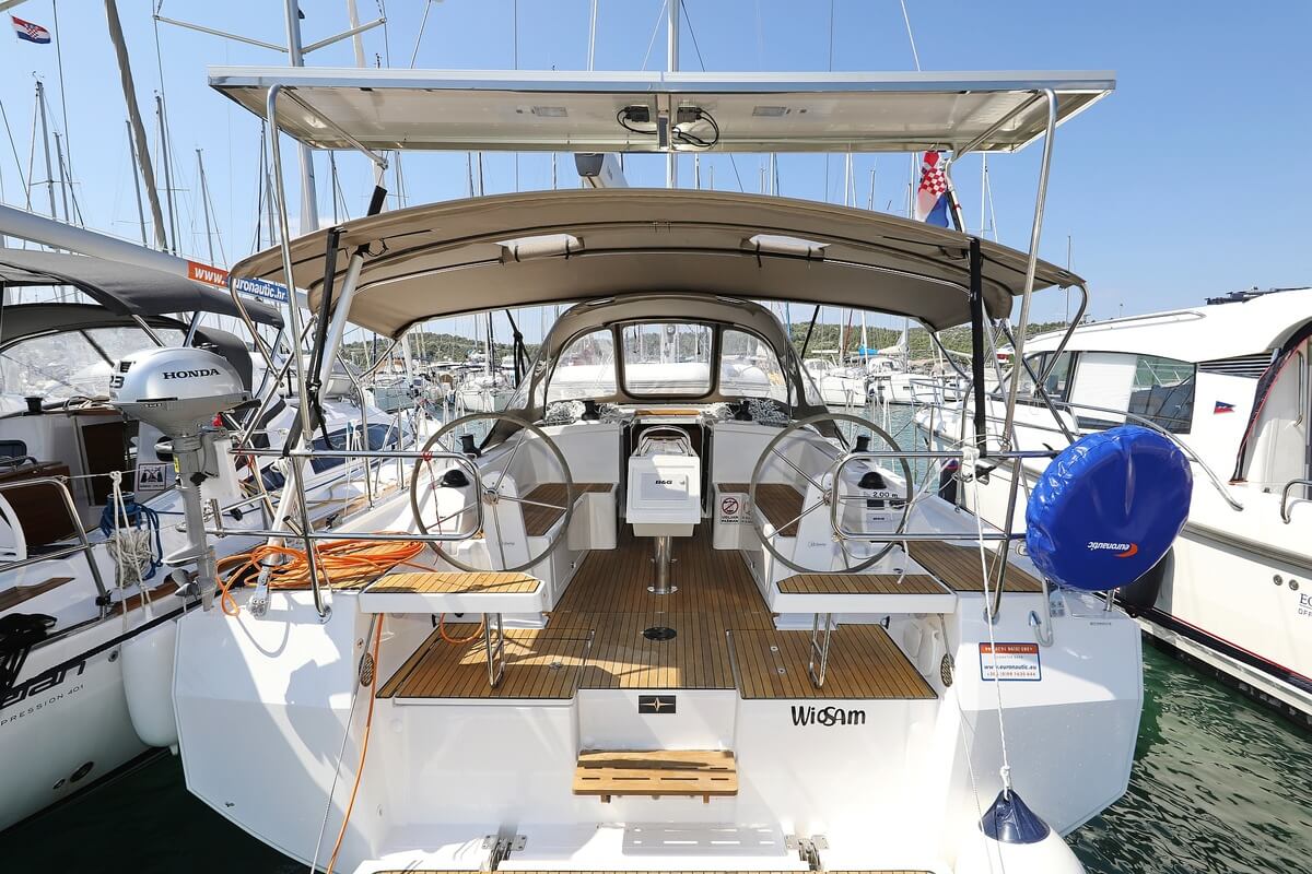 Bavaria C38 — photo 1