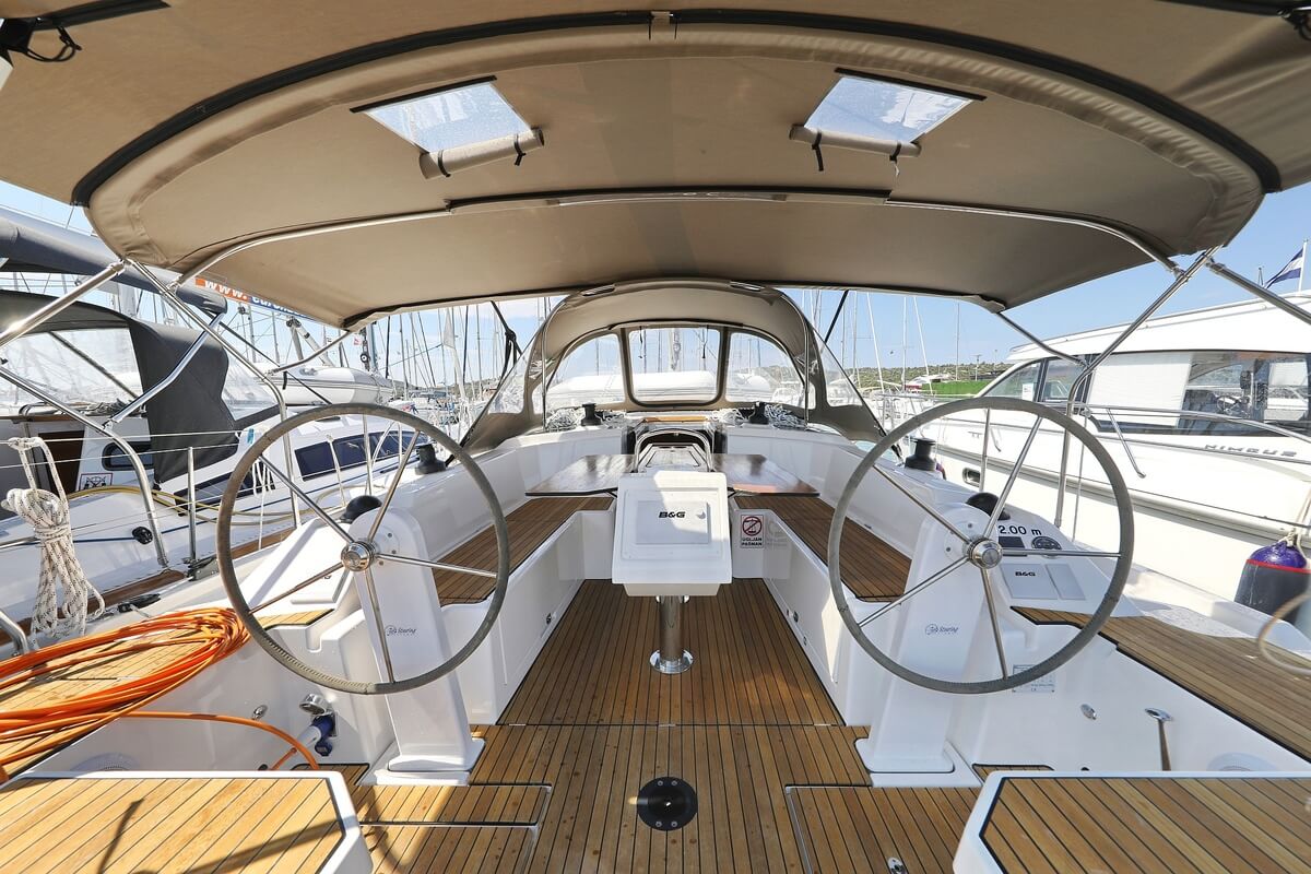 Bavaria C38 — photo 16