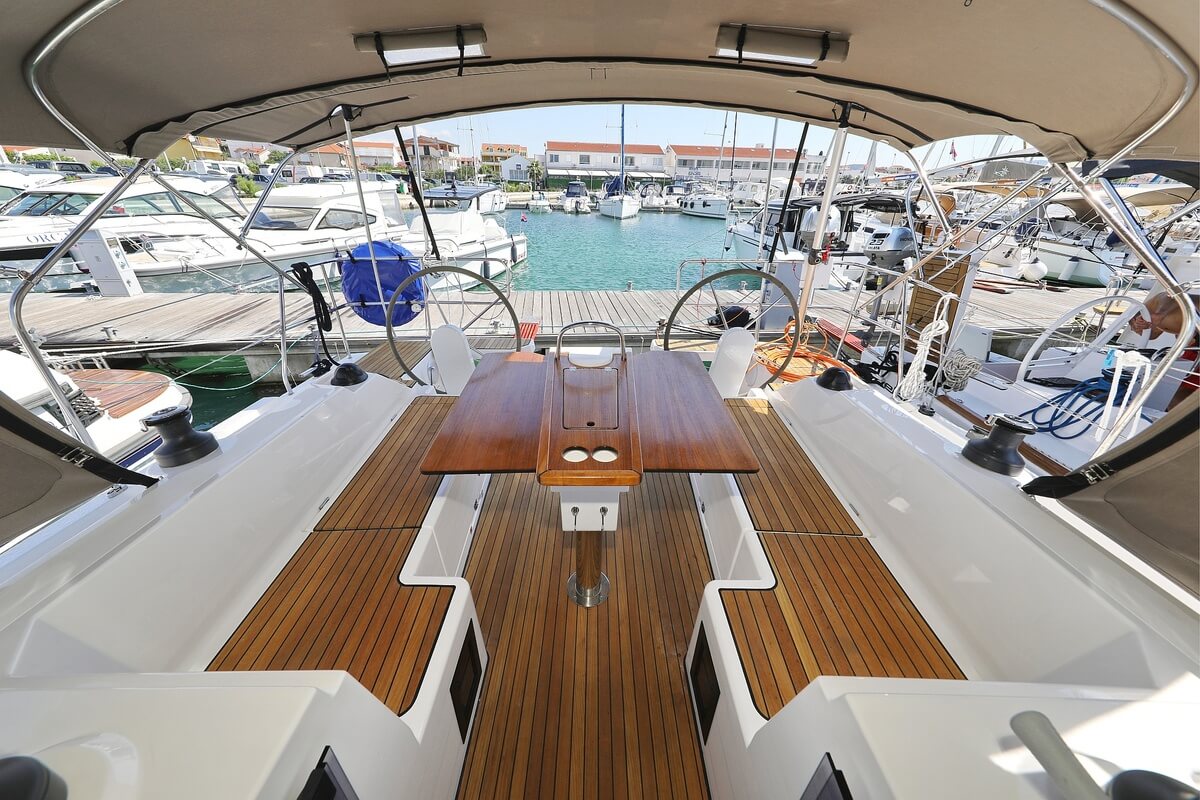 Bavaria C38 — photo 17