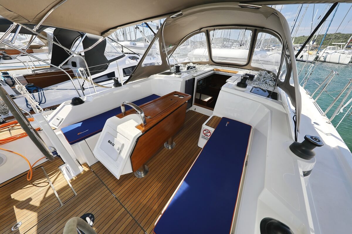 Bavaria C38 — photo 19