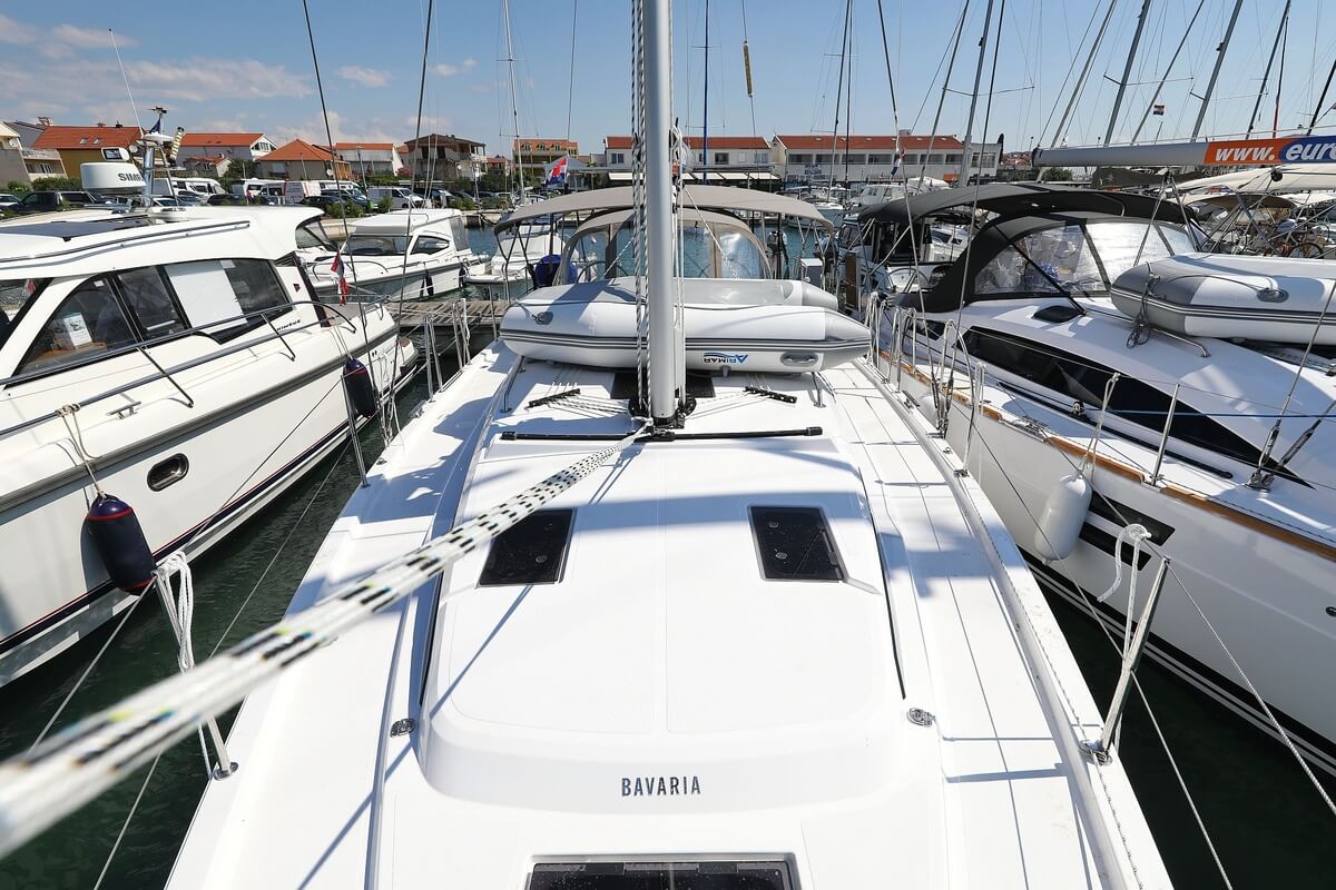 Bavaria C38 — photo 2
