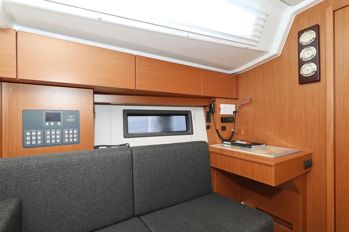 Bavaria C38 — photo 5