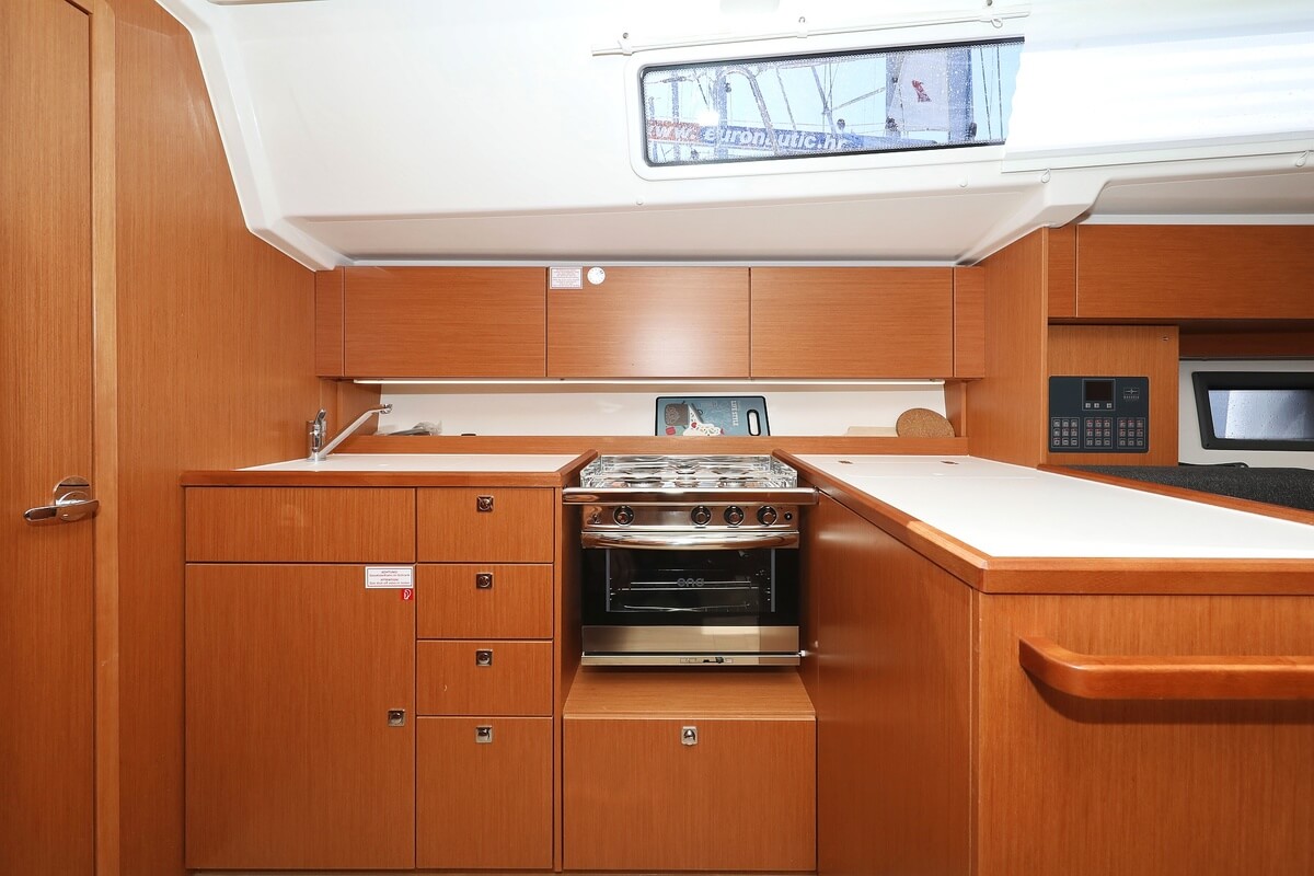 Bavaria C38 — photo 6