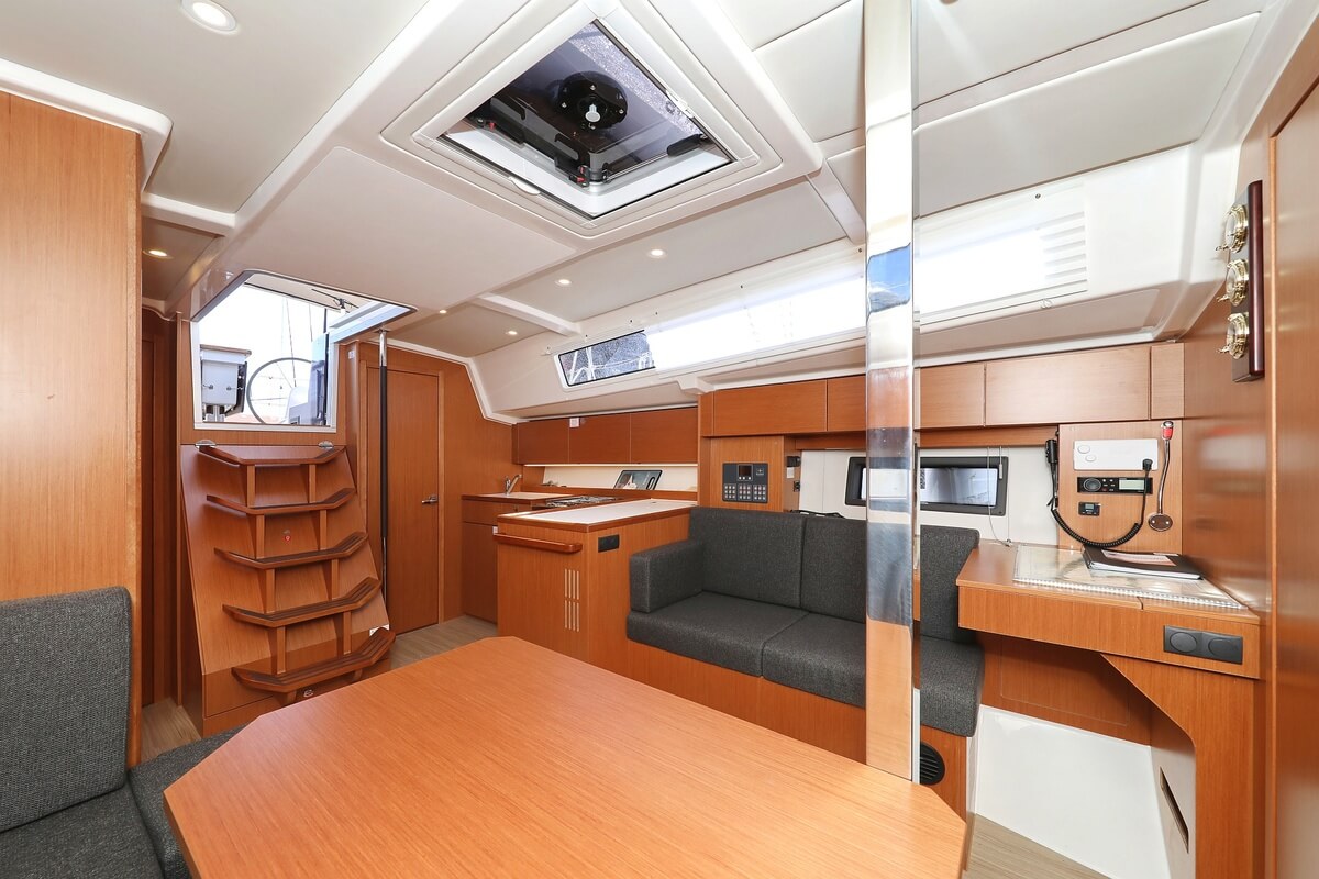 Bavaria C38 — photo 8