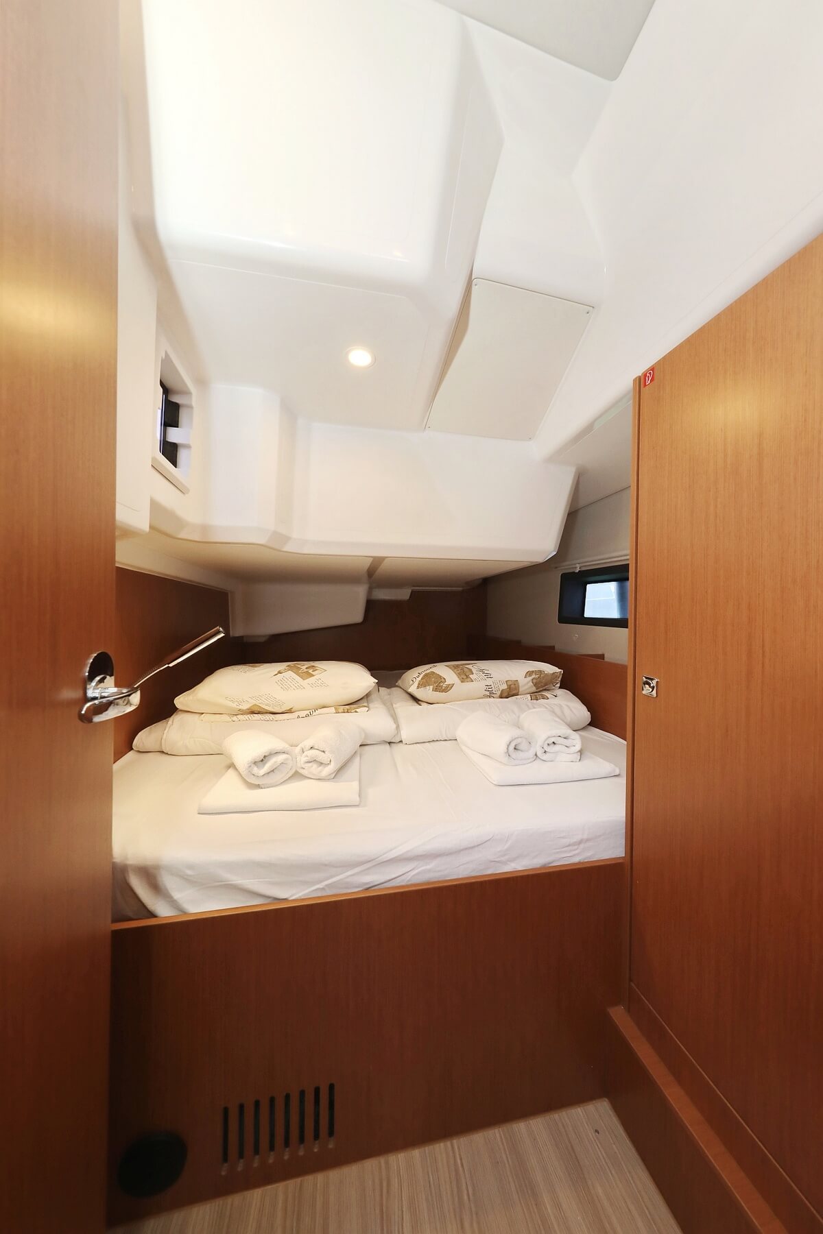 Bavaria C38 — photo 9