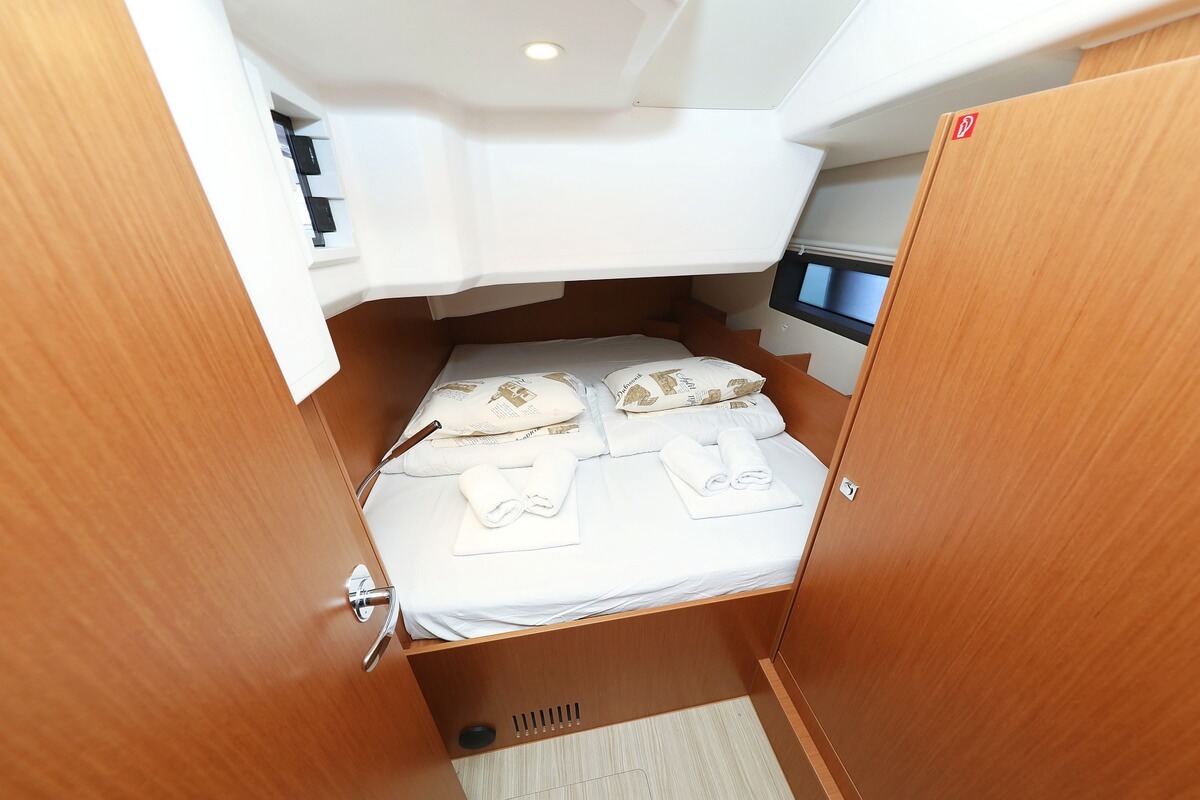 Bavaria C38 — photo 10