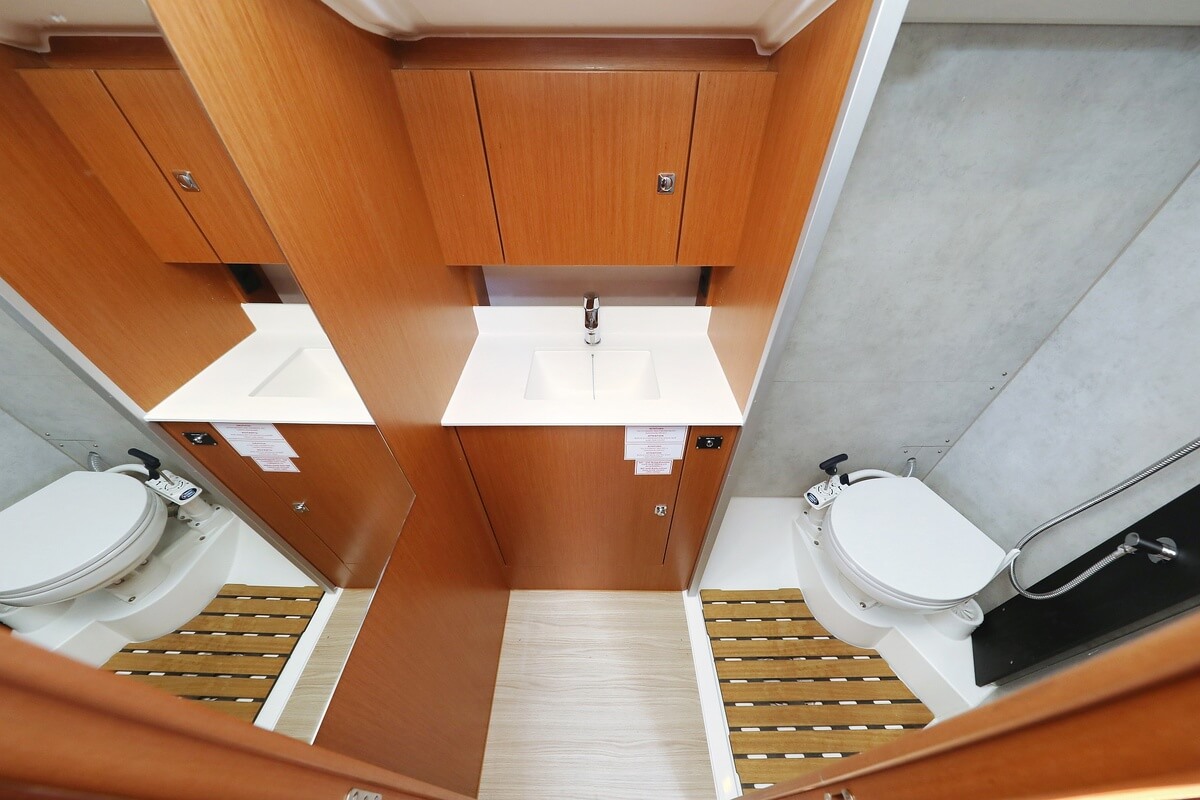 Bavaria C38 — photo 12