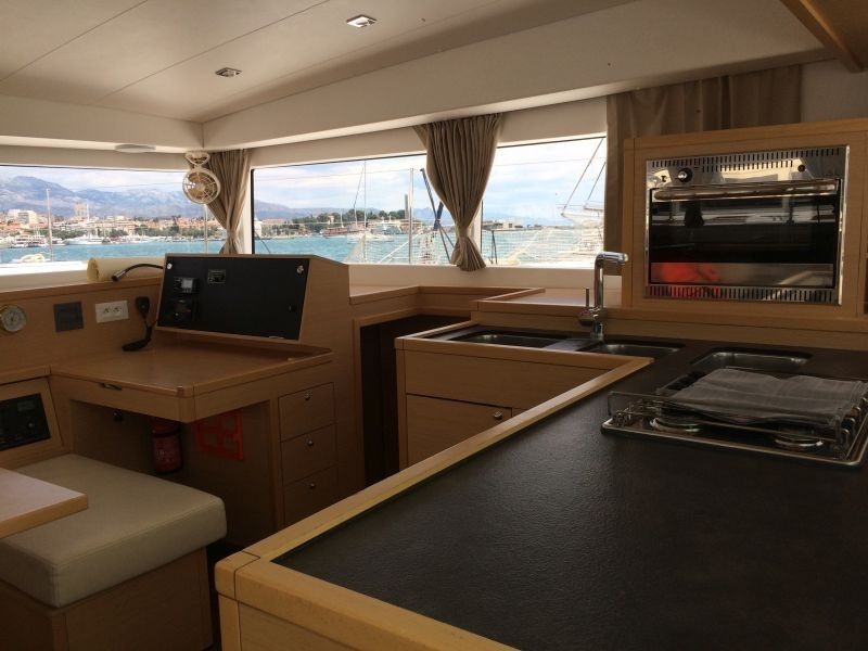 Lagoon 400 S2 - 4 + 2 cab. — photo 16