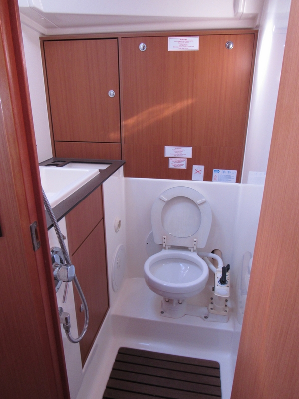 Bavaria Cruiser 40 — photo 15
