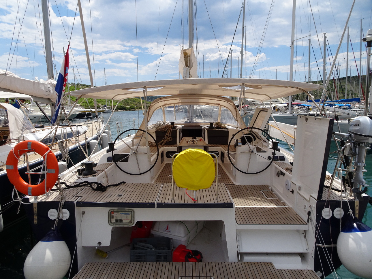 Dufour Exclusive 56 - 4 + 1 cab. — photo 12