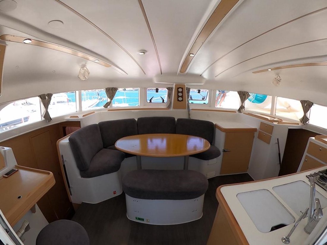 Lagoon 380 - 4 + 2 cab. — photo 8