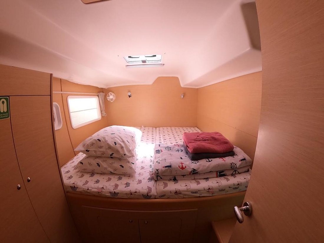 Lagoon 380 - 4 + 2 cab. — photo 11