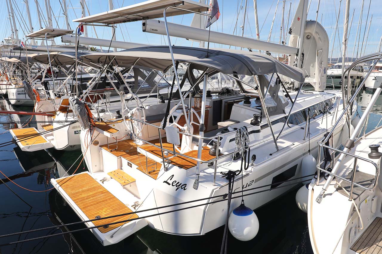 Bavaria C42 Style — photo 4